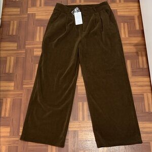 Wide-Leg Corduroy Pants in Olive Brown